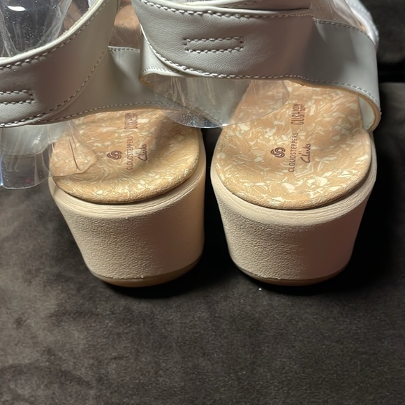 Clark’s Cloudstepper wedge 1 inch front to 3 inches at heel. - Picture 3 of 6